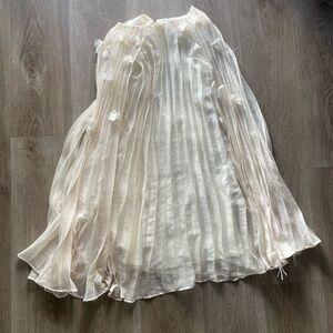 elliatt emelia ivory 3d floral applique pleated mini cape dress size small NEW